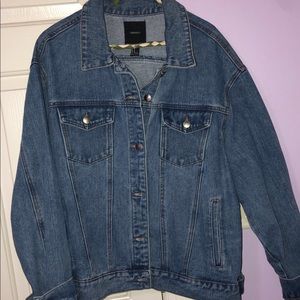 Jean jacket w/ patch design on back